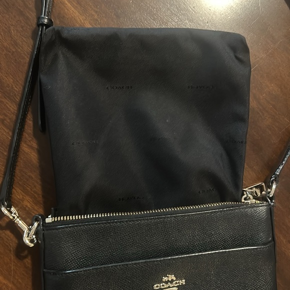 Coach - Messager Bag - Picture 5 of 11